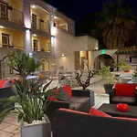Logis Les Ii Mas - Perpignan Sud Hotel 3*