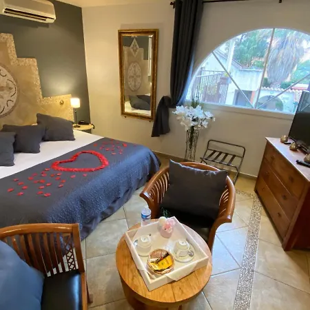 Hotel Logis Les Ii Mas - Perpignan Sud 3*