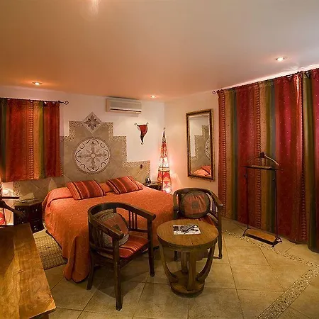 Logis Les Ii Mas - Perpignan Sud 酒店 3*