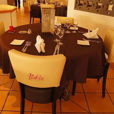 Logis Les Ii Mas - Perpignan Sud 卡贝斯塔尼