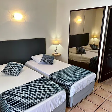 Logis Les Ii Mas - Perpignan Sud Hotel