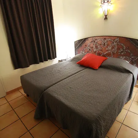 Hotel Logis Les Ii Mas - Perpignan Sud