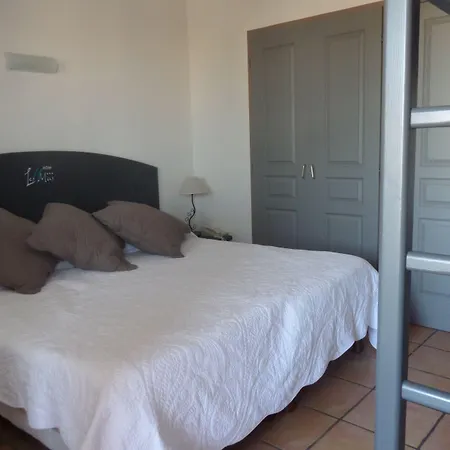 Logis Les Ii Mas - Perpignan Sud 3*