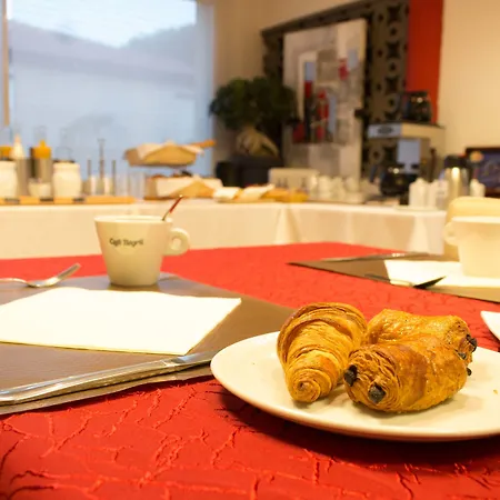 Logis Les Ii Mas - Perpignan Sud Hotel 3*
