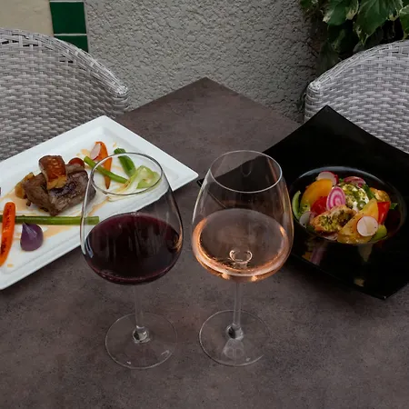 Logis Les Ii Mas - Perpignan Sud فندق