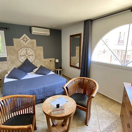 Hotel Logis Les Ii Mas - Perpignan Sud 3*