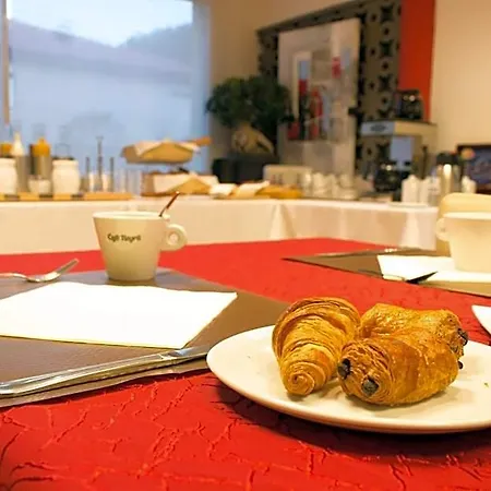 Logis Les Ii Mas - Perpignan Sud Hotel 3*