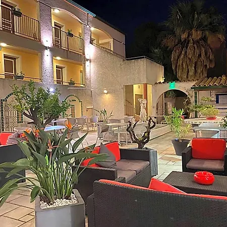 Logis Les Ii Mas - Perpignan Sud