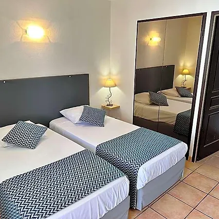 Hotel Logis Les Ii Mas - Perpignan Sud