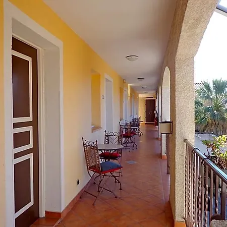 Hotel Logis Les Ii Mas - Perpignan Sud Cabestany
