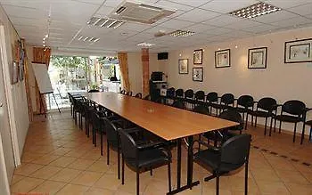 Logis Les Ii Mas - Perpignan Sud 酒店 3*