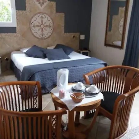 Hotel Logis Les Ii Mas - Perpignan Sud Cabestany