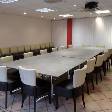 Logis Les Ii Mas - Perpignan Sud 3*