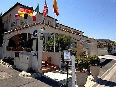 Hotel Logis Les Ii Mas - Perpignan Sud