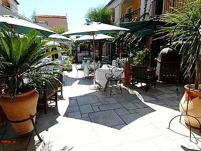Logis Les Ii Mas - Perpignan Sud 3*