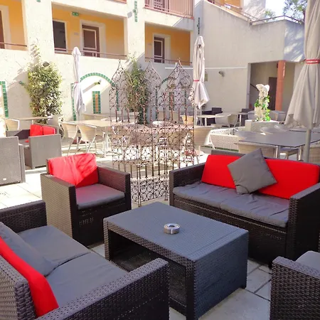 Hotel Logis Les Ii Mas - Perpignan Sud 3*