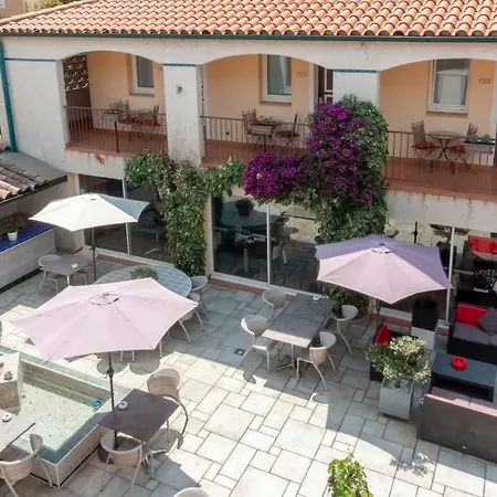 Logis Les Ii Mas - Perpignan Sud Hotel 3*
