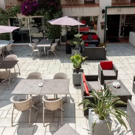 Logis Les Ii Mas - Perpignan Sud Hotel 3*