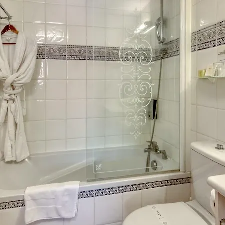 Logis Les Ii Mas - Perpignan Sud Hotel