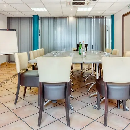 Hotel Logis Les Ii Mas - Perpignan Sud 3*