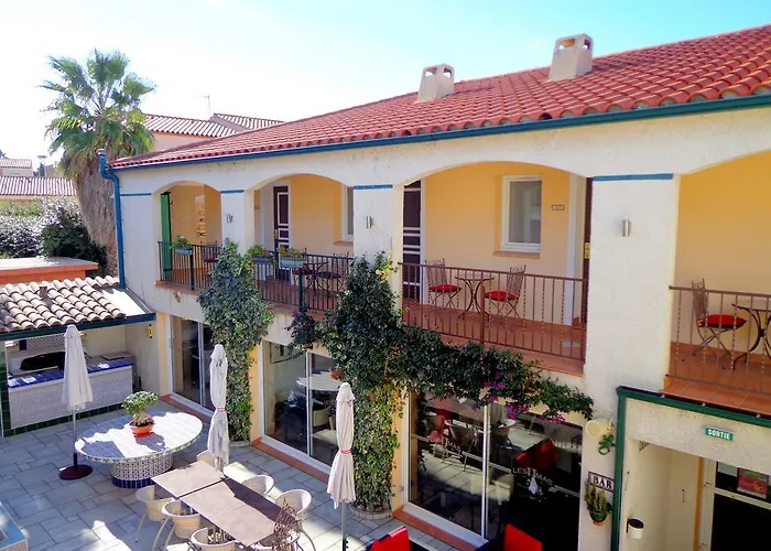 Logis Les Ii Mas - Perpignan Sud 3*